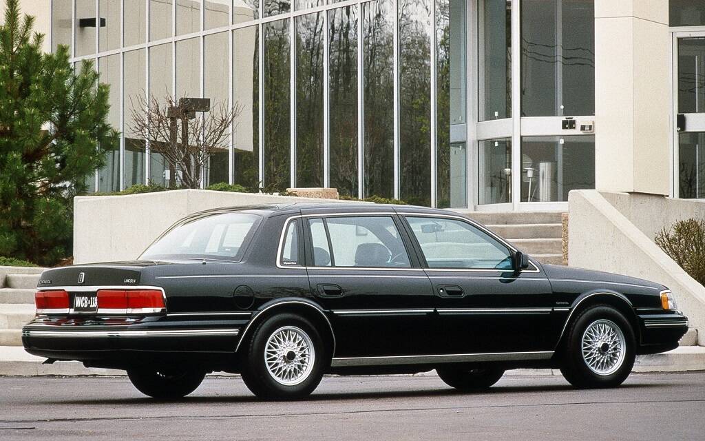 <p>Lincoln Continental 1990</p>