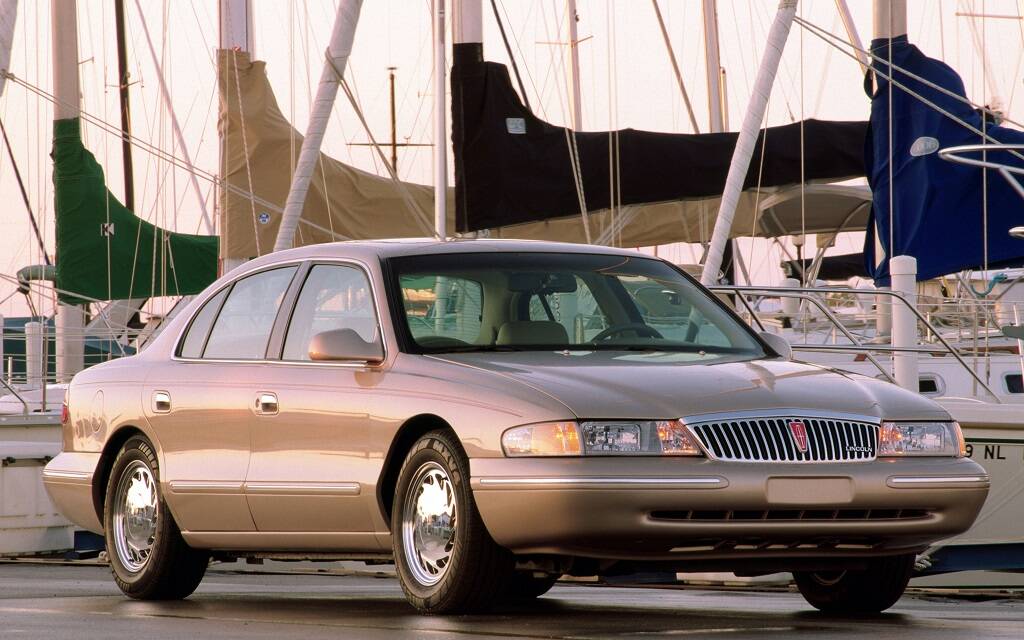 <p>Lincoln Continental 1995</p>