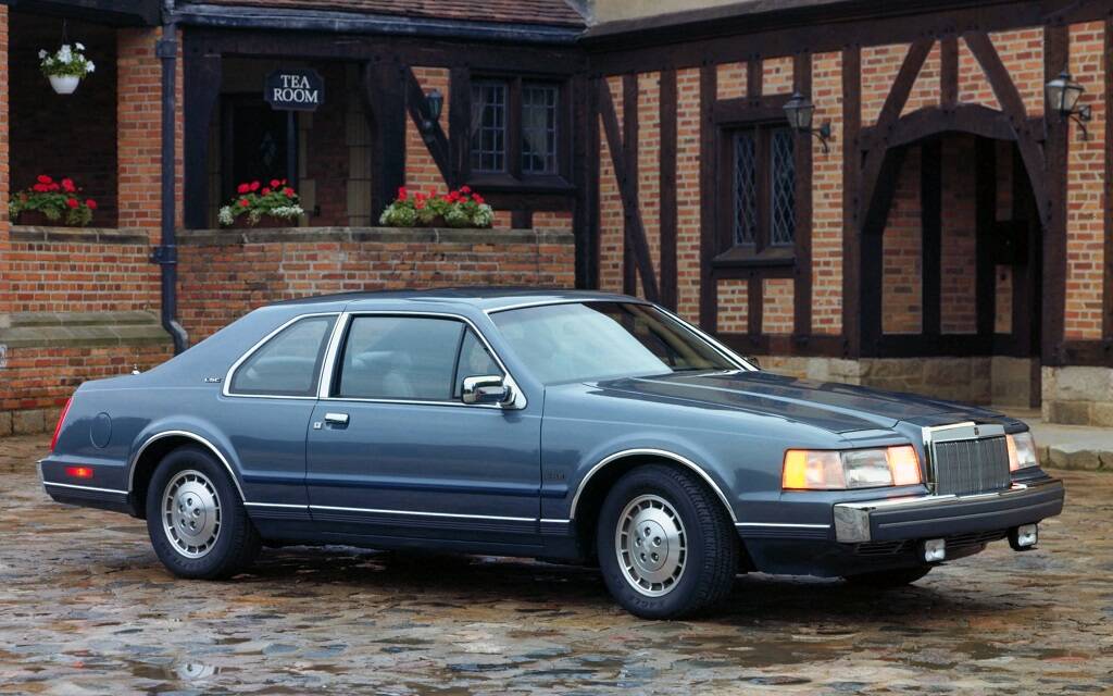 <p>Lincoln Continental MK VII 1984</p>