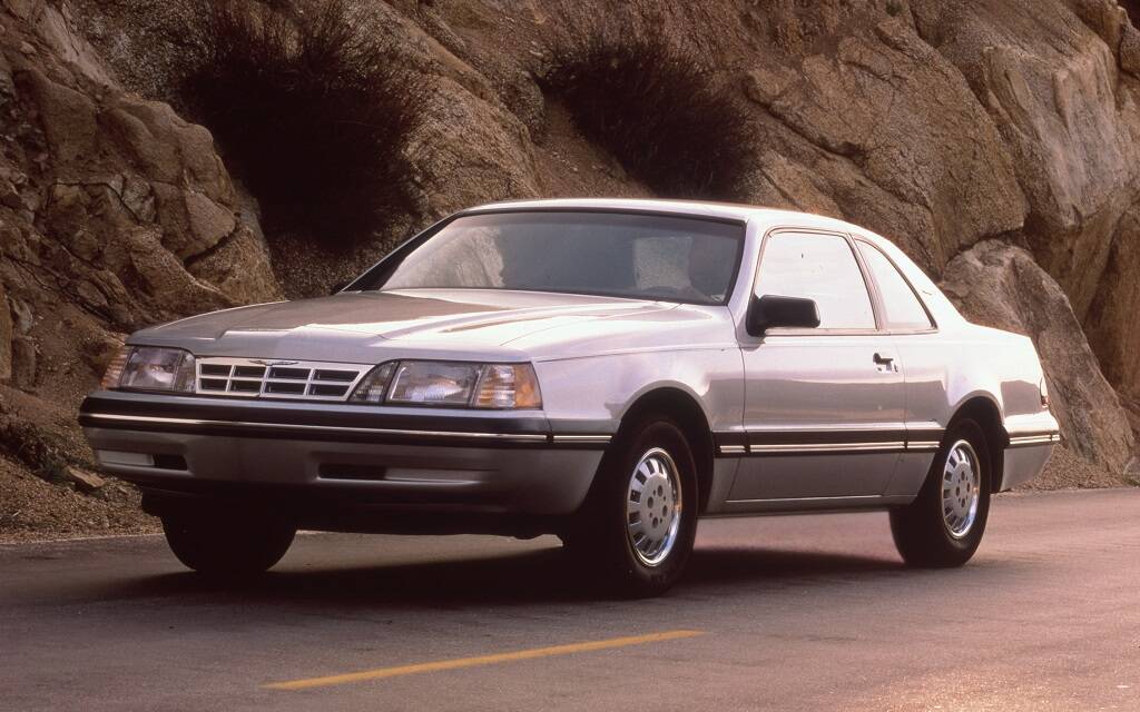 <p>Ford Thunderbird Sport 1988</p>