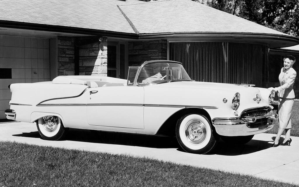 <p>Oldsmobile Super 88&nbsp;1955</p>