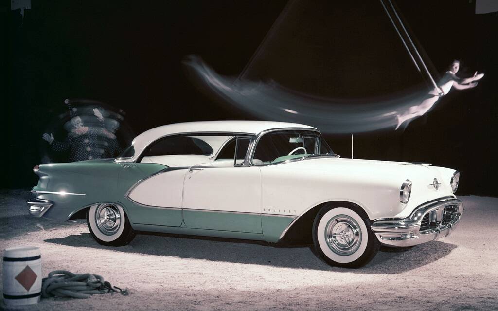 <p>Oldsmobile Super 88 Holiday 1956</p>