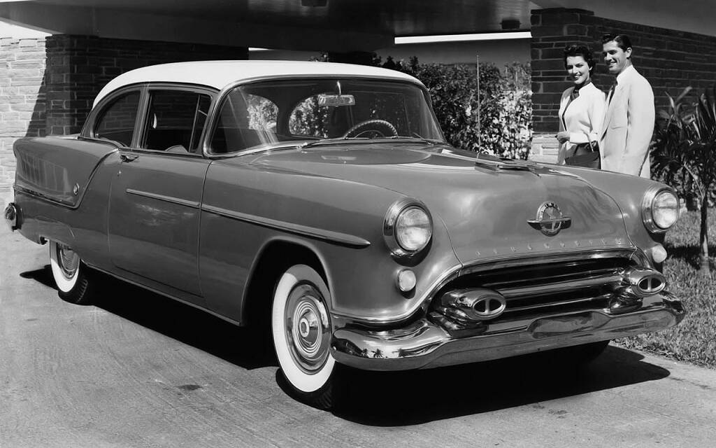 <p>Oldsmobile Super 88&nbsp;1954</p>