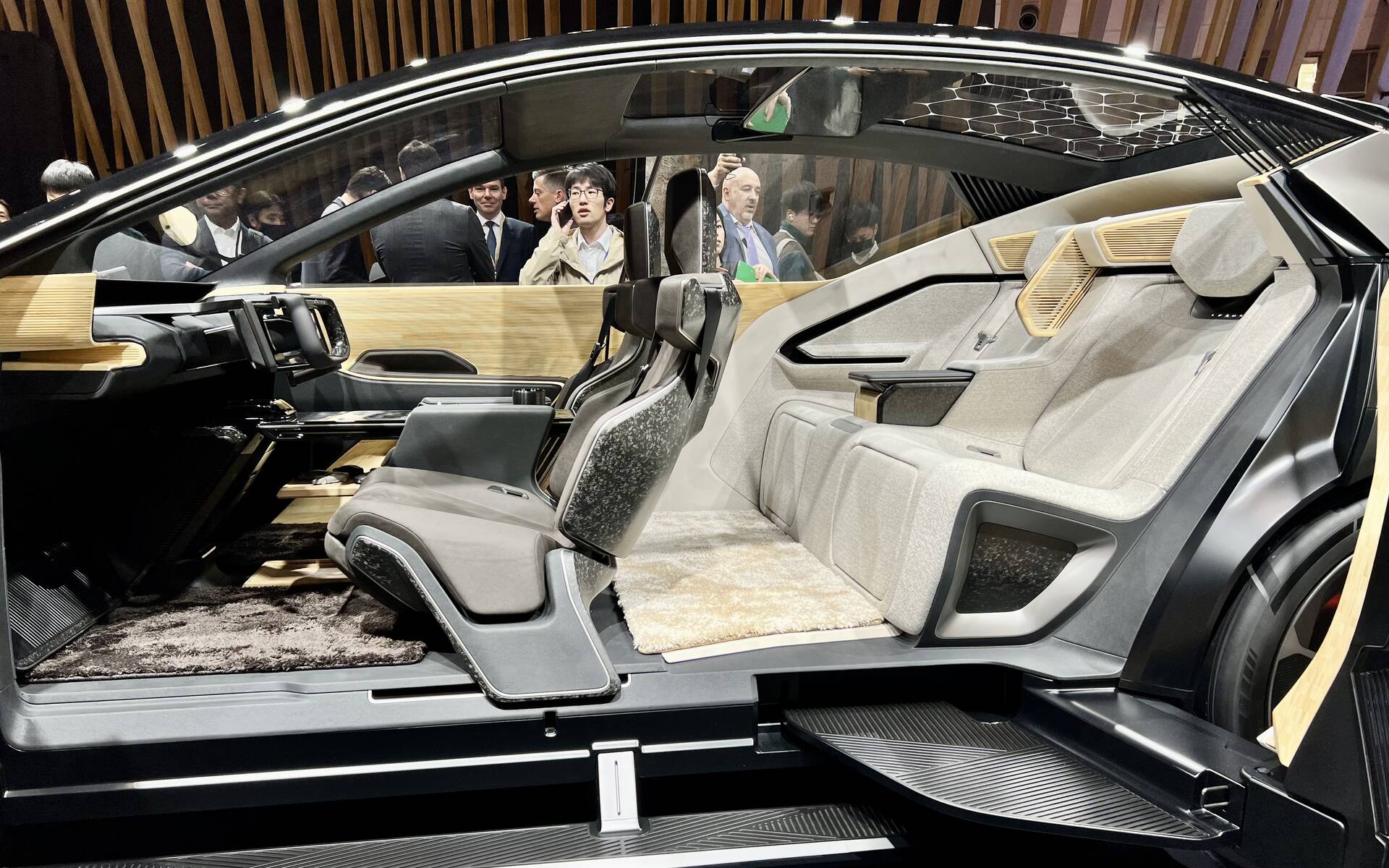 <p>Lexus LF-ZL Concept</p>