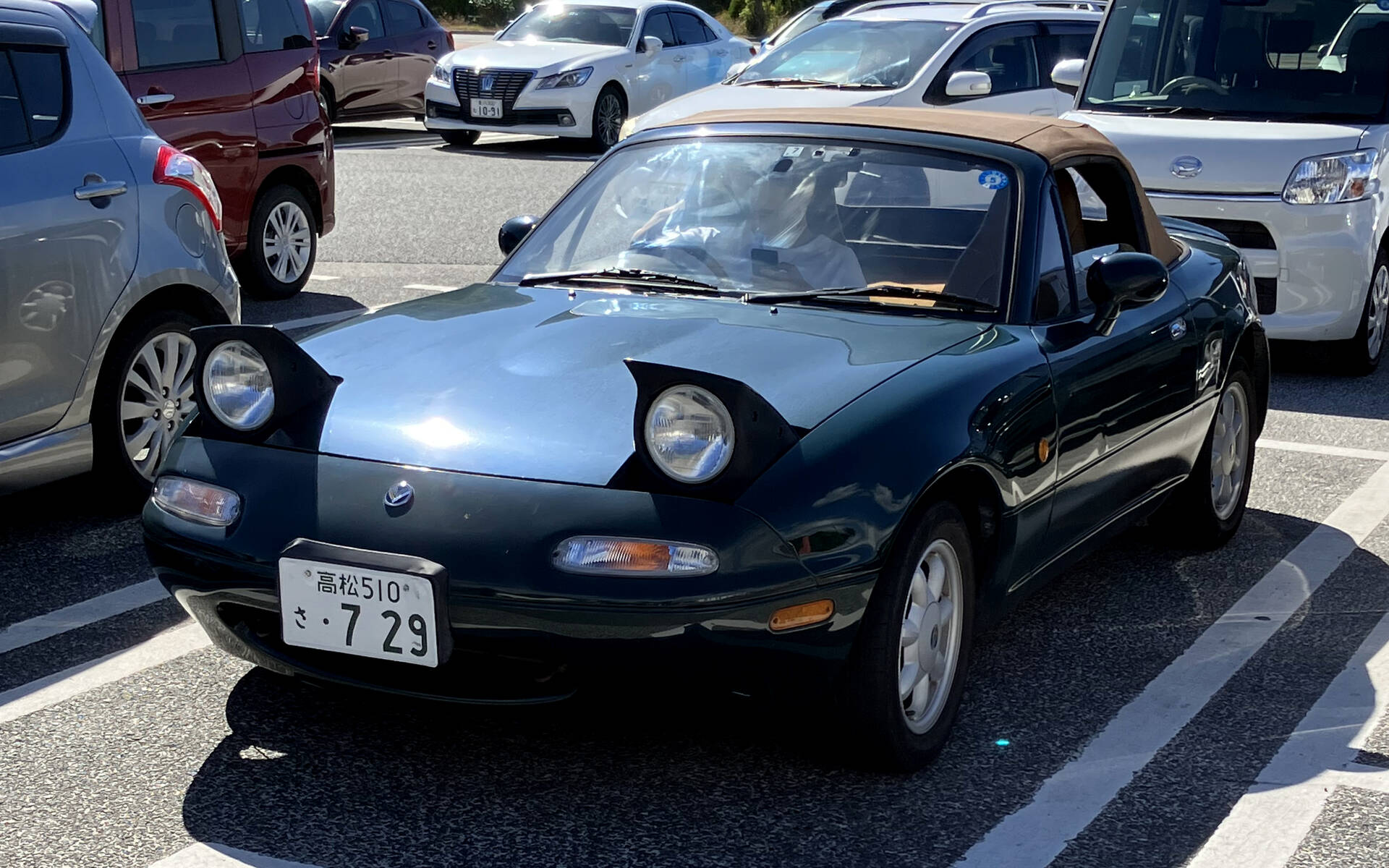 Dans les rues de Tokyo et Hiroshima : des trésors automobiles à la pelletée 595575-dans-les-rues-de-tokyo-et-d-hiroshima-des-tresors-automobiles-a-la-pelletee