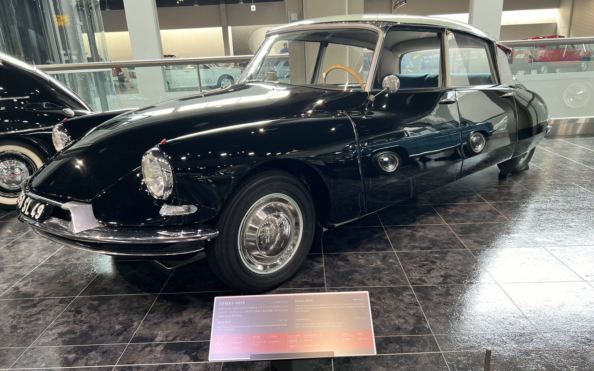 <p>Citroën DS19 1958 - Musée Toyota à Nagoya au Japon</p>