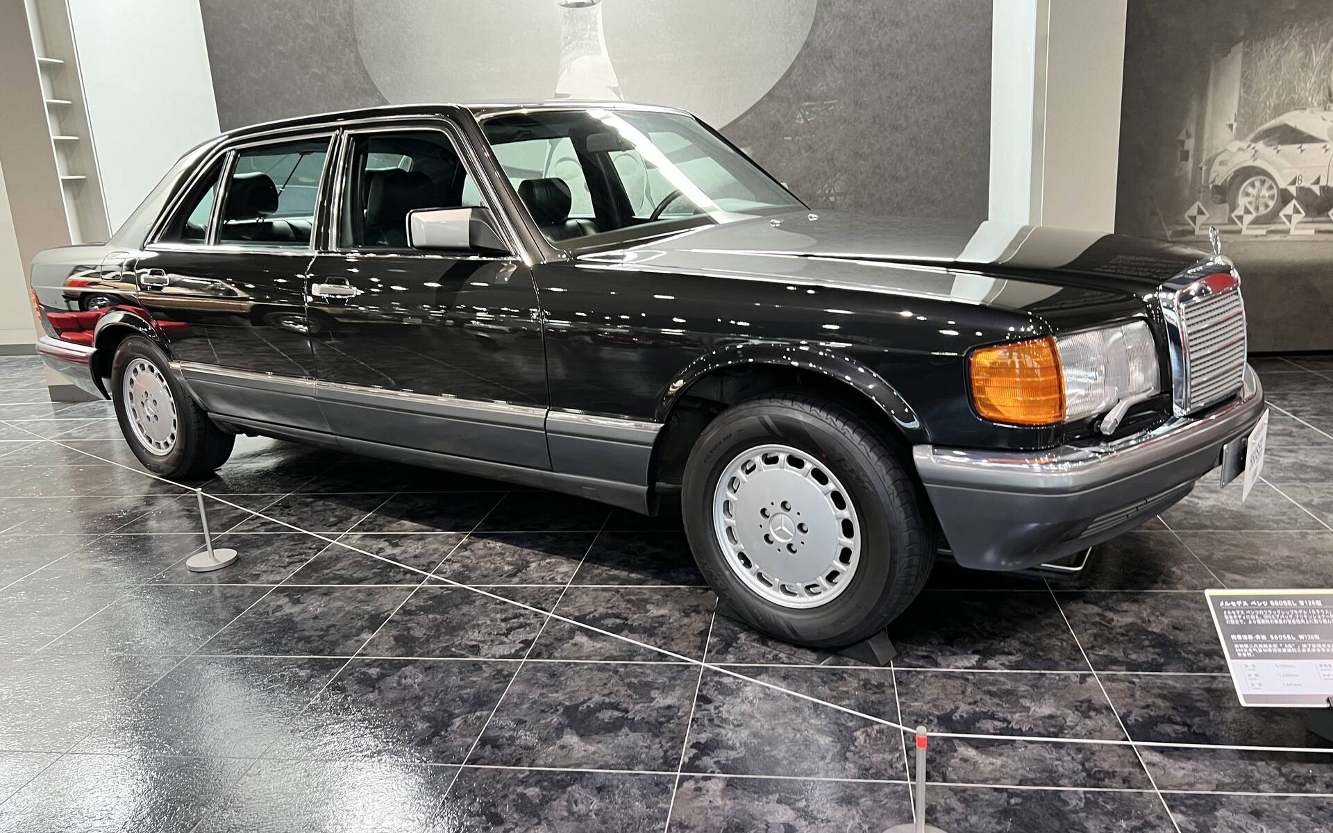 <p>Mercedes-Benz 5650 SEL 1990 - Musée Toyota à Nagoya au Japon</p>
