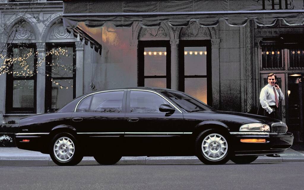 <p>Buick Park Avenue Ultra 1997</p>