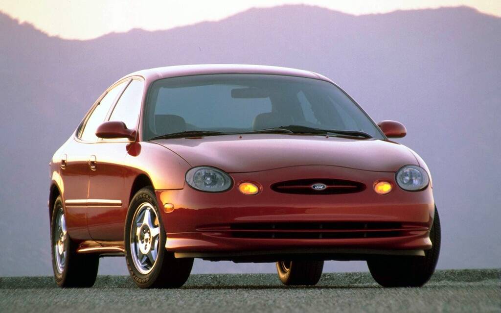 <p>Ford Taurus SHO 1997</p>