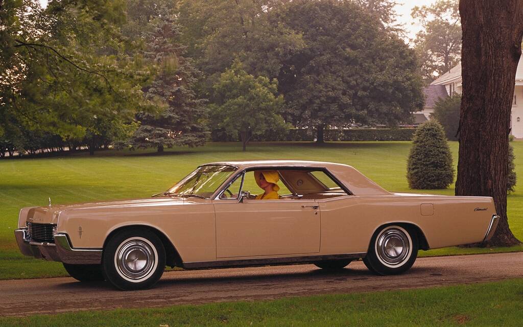 <p>Lincoln Continental 1966</p>