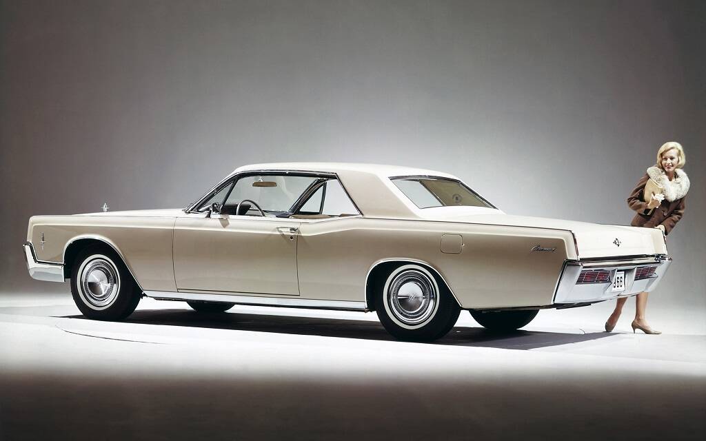 <p>Lincoln Continental 1966</p>