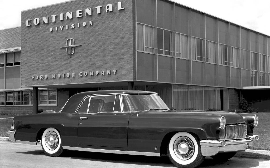 Lincoln Continental 1961-69 : comment elle a sauvé la marque 597210-lincoln-continental-1961-69-comment-elle-a-sauve-la-marque