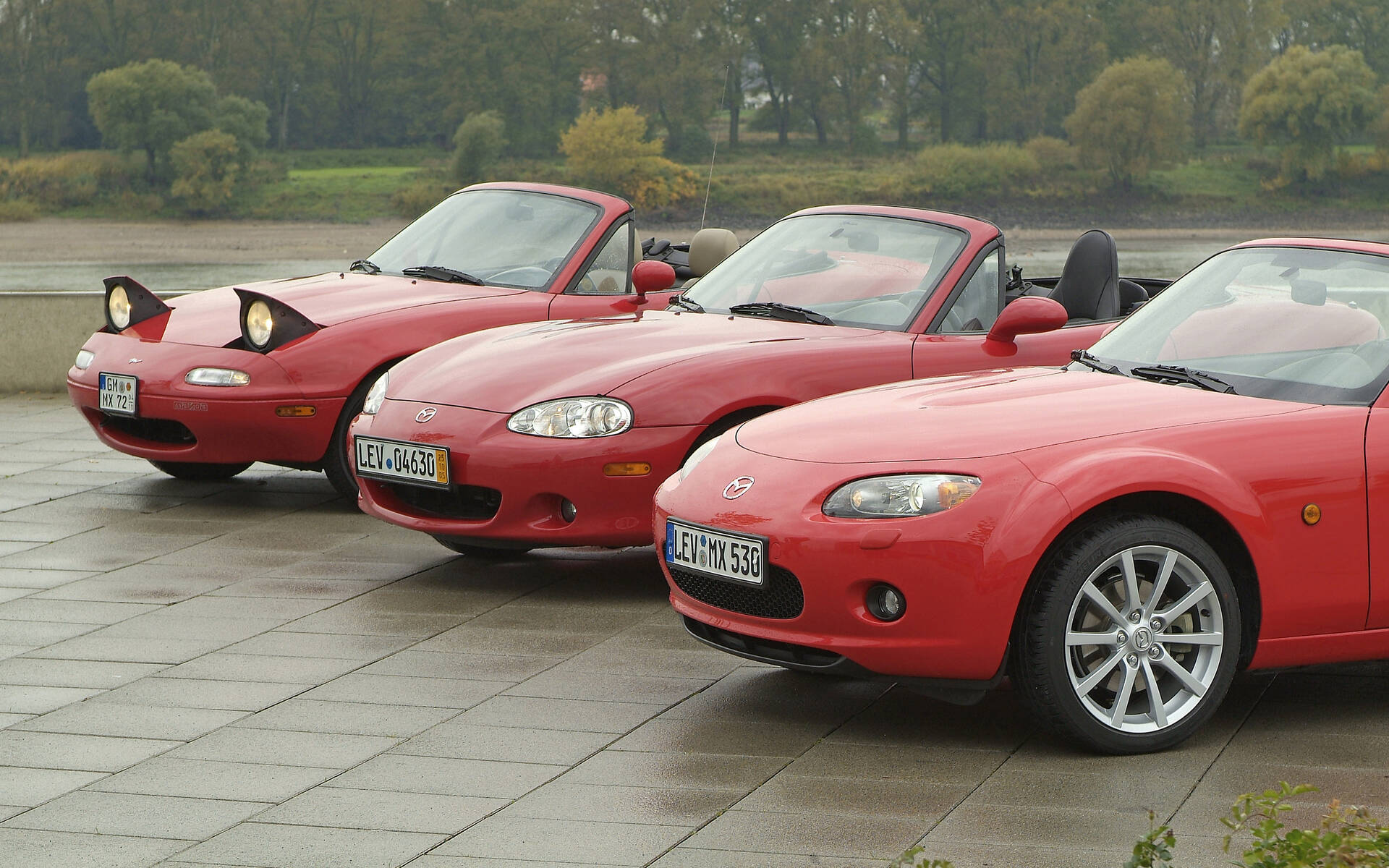 <p>Mazda MX-5 Miata NA / NB / NC (de gauche à droite)</p>