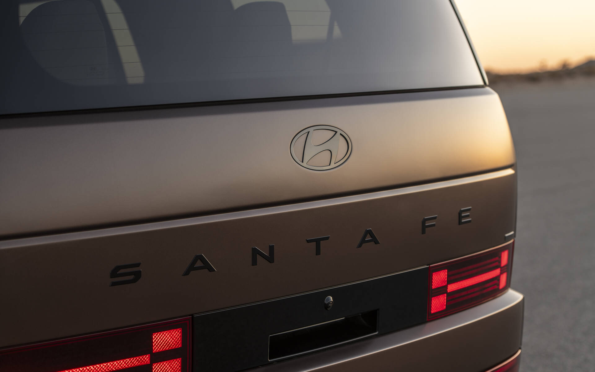 Le Hyundai Santa Fe 2024 présenté au public pour la première fois à Los Angeles 597960-le-hyundai-santa-fe-2024-presente-a-l-evenement-automobility-de-los-angeles