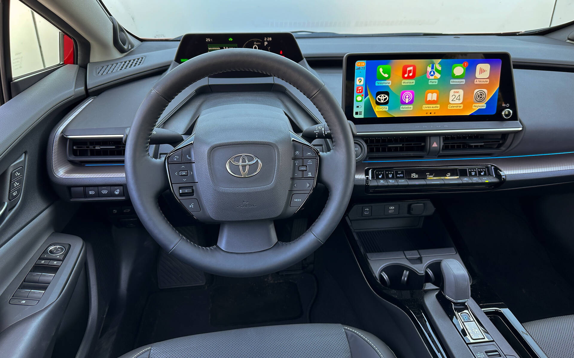<p>Toyota Prius Limited AWD 2023</p>