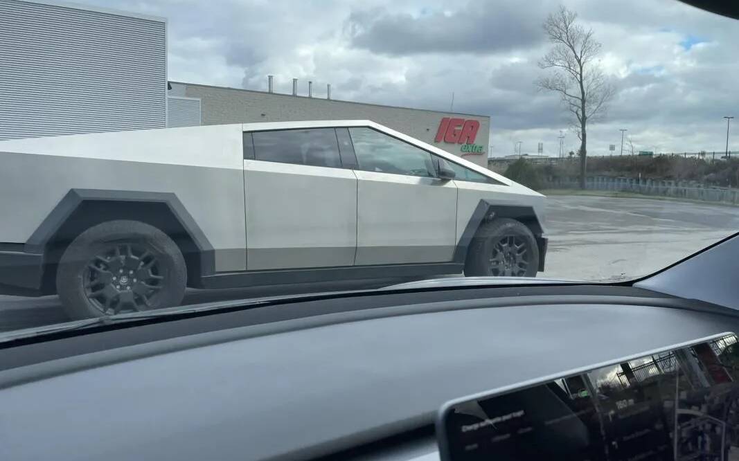 Un premier Tesla Cybertruck aperçu au Québec 598602-un-premier-tesla-cybertruck-apercu-au-quebec