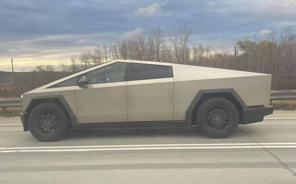 Un premier Tesla Cybertruck aperçu au Québec 598603-un-premier-tesla-cybertruck-apercu-au-quebec