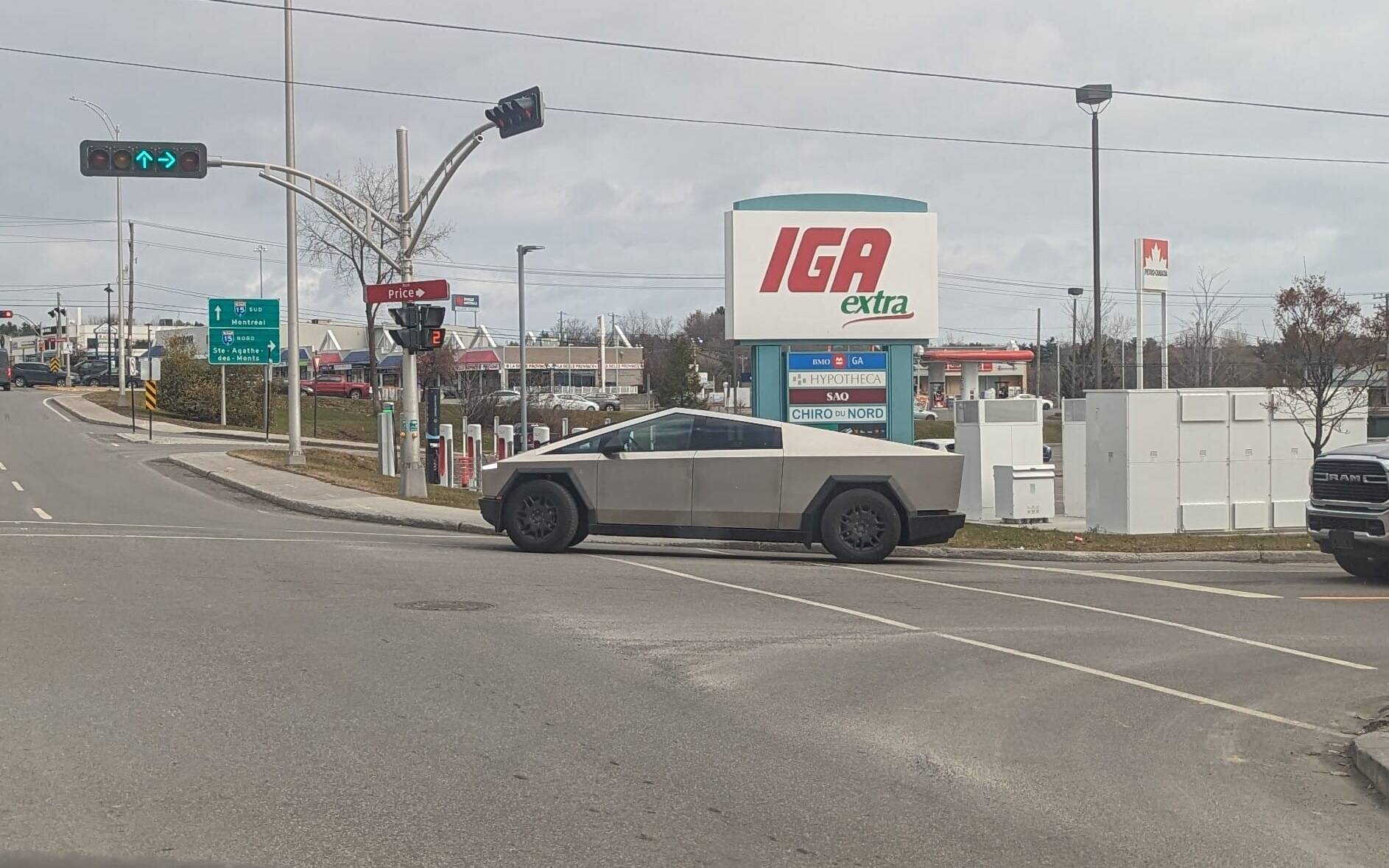 Un premier Tesla Cybertruck aperçu au Québec 598605-un-premier-tesla-cybertruck-apercu-au-quebec