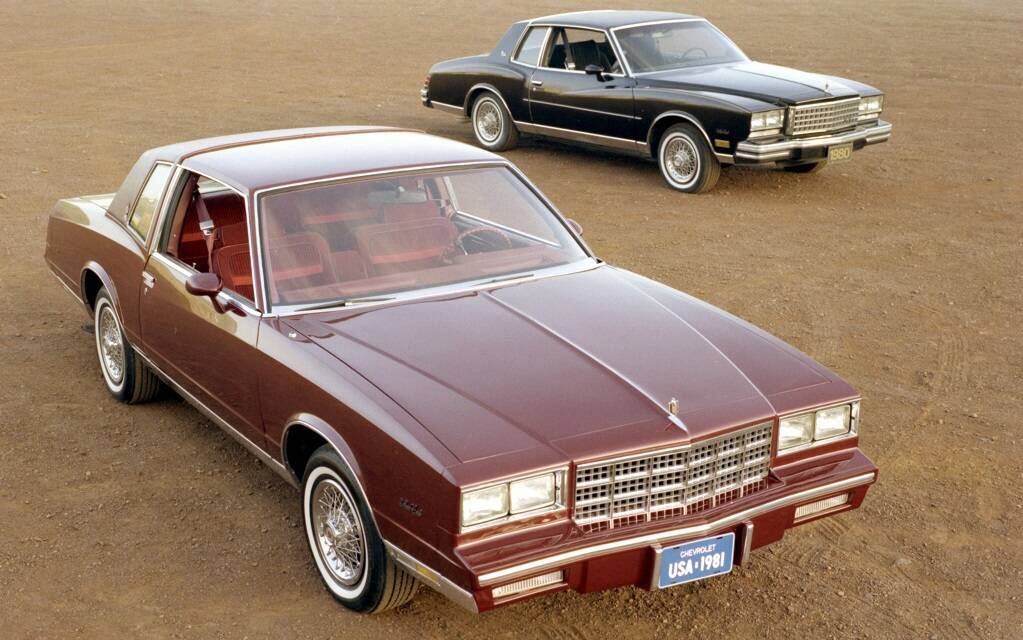 <p>Chevrolet Monte Carlo 1981 et 1980 (dans le fond)</p>