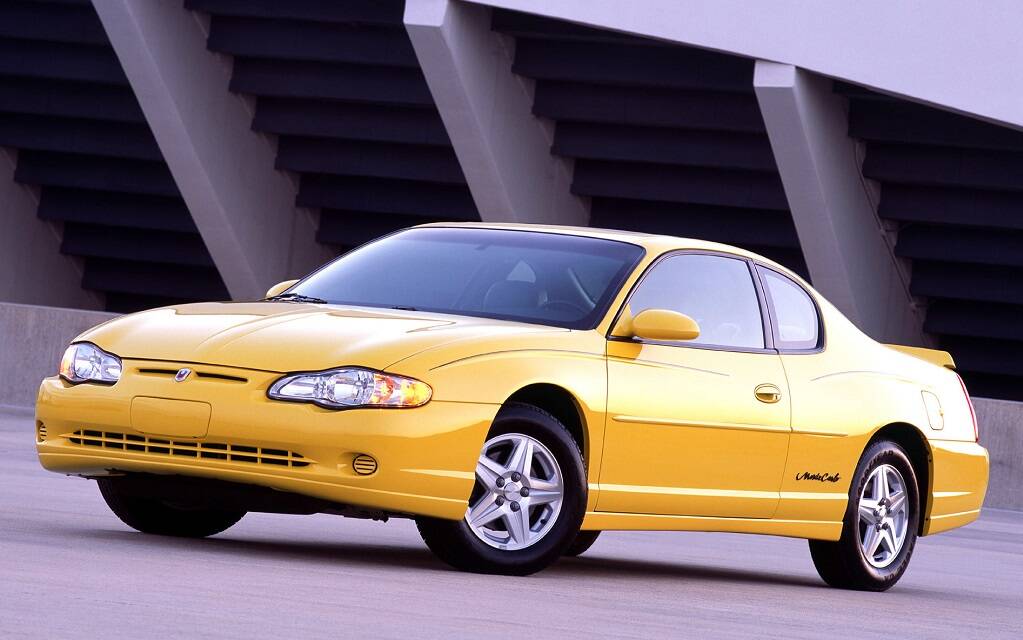 <p>Chevrolet Monte Carlo 2000</p>