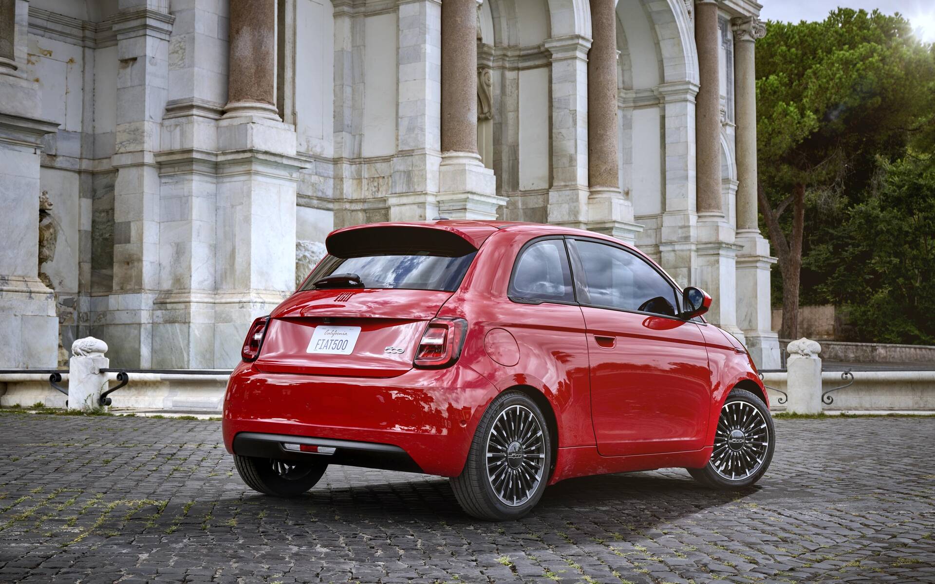 Fiat 500e 2024 : une nouvelle option électrique abordable 600158-fiat-500e-2024-une-nouvelle-option-electrique-abordable