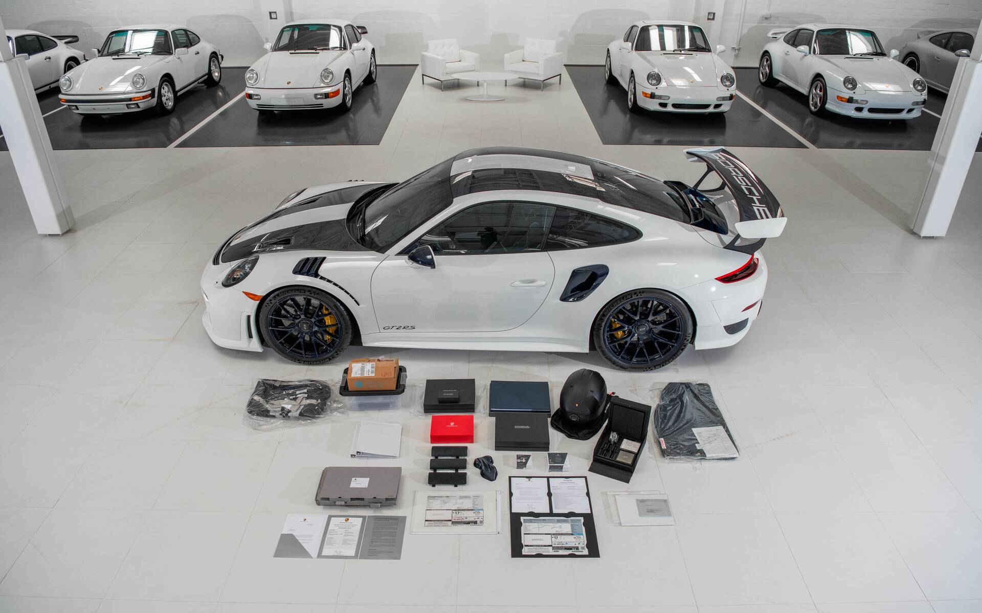 <p>Porsche 911 GT2 RS Weissach 2019</p>