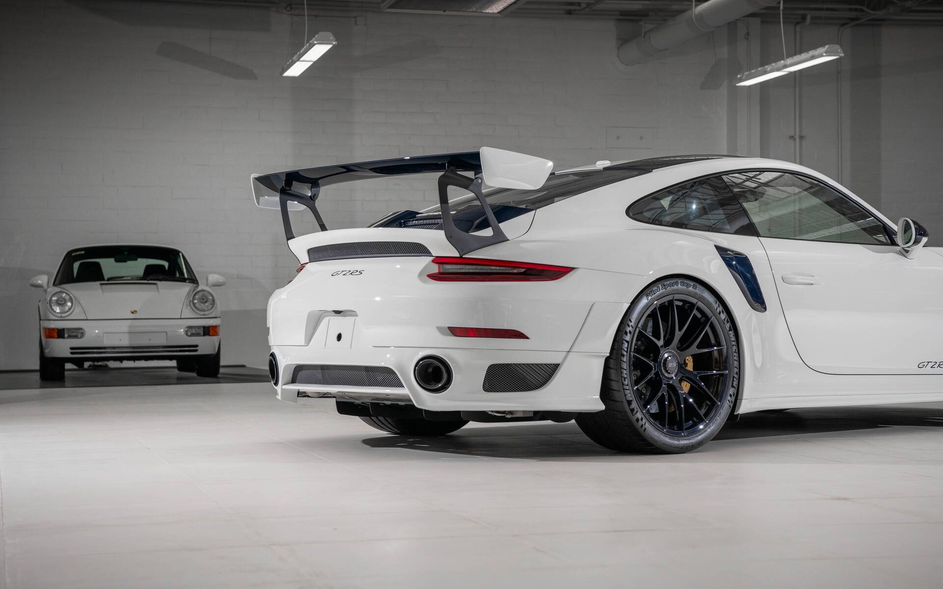 <p>Porsche 911 GT2 RS Weissach 2019</p>