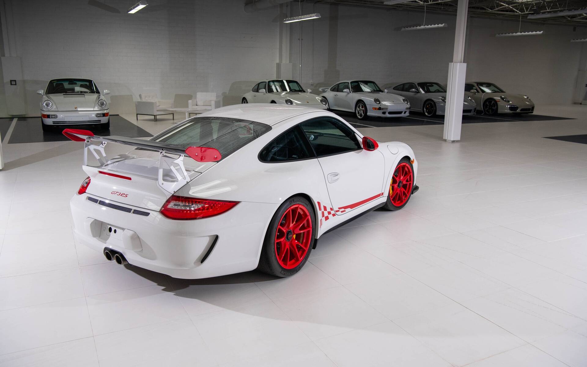 <p>Porsche 911 GT3 RS 2011</p>