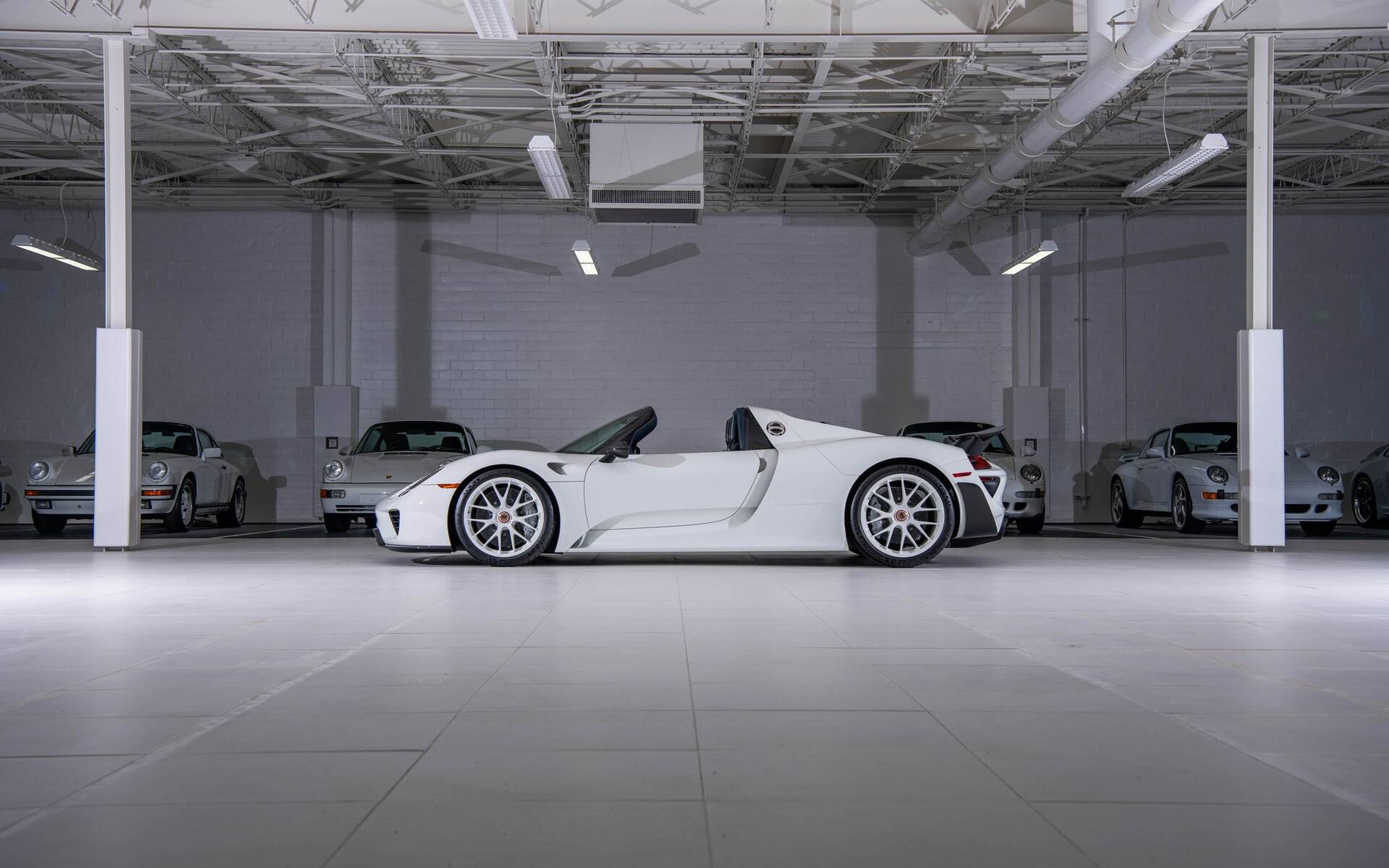 <p>Porsche 918 Spyder Weissach 2015 </p>