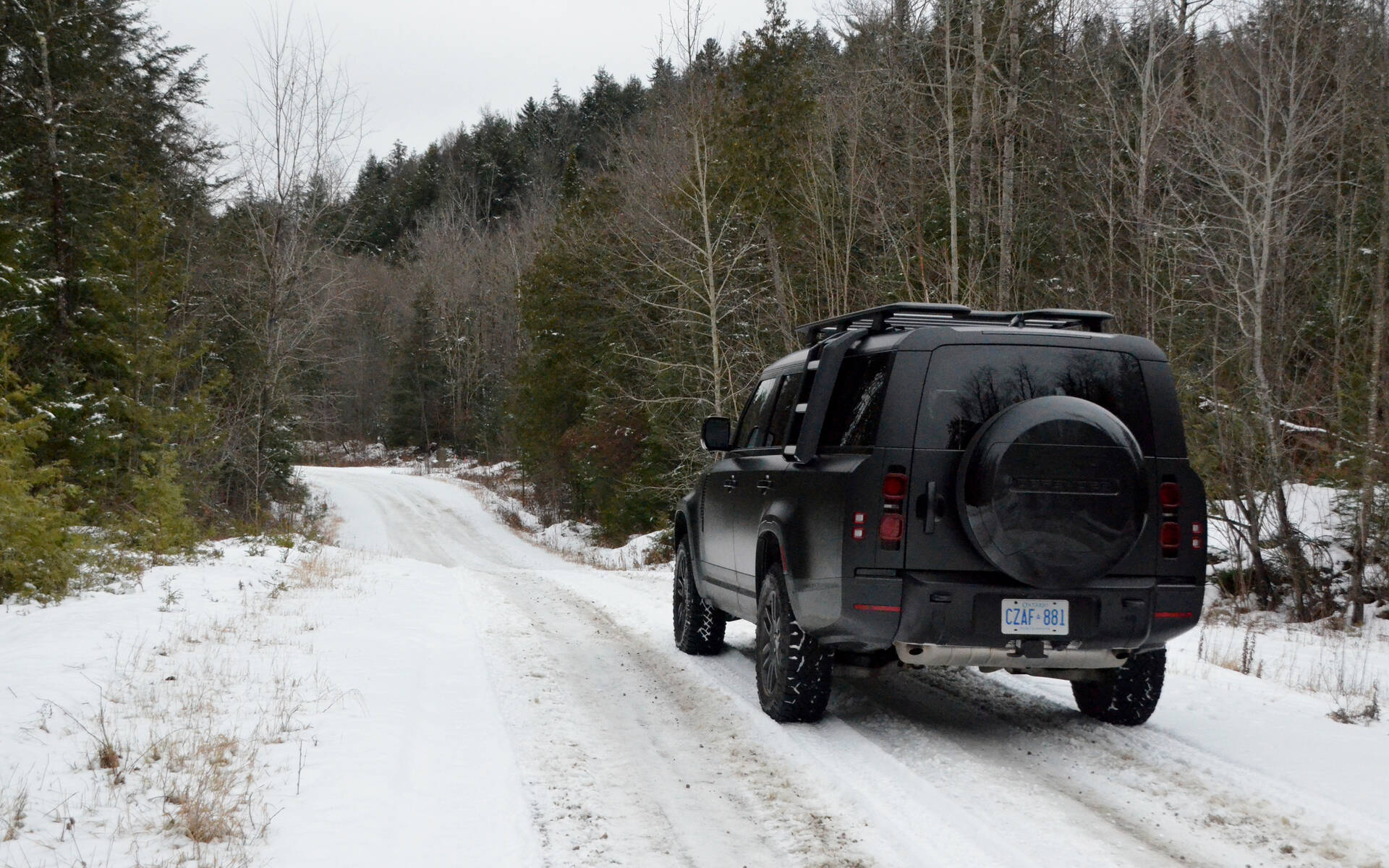 <p>2023 Land Rover Defender 130 P400 SE </p>