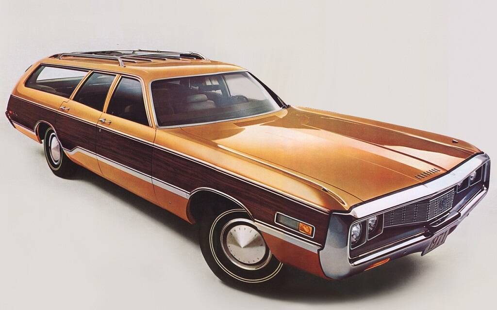 <p>Chrysler Town &amp; Country 1971</p>