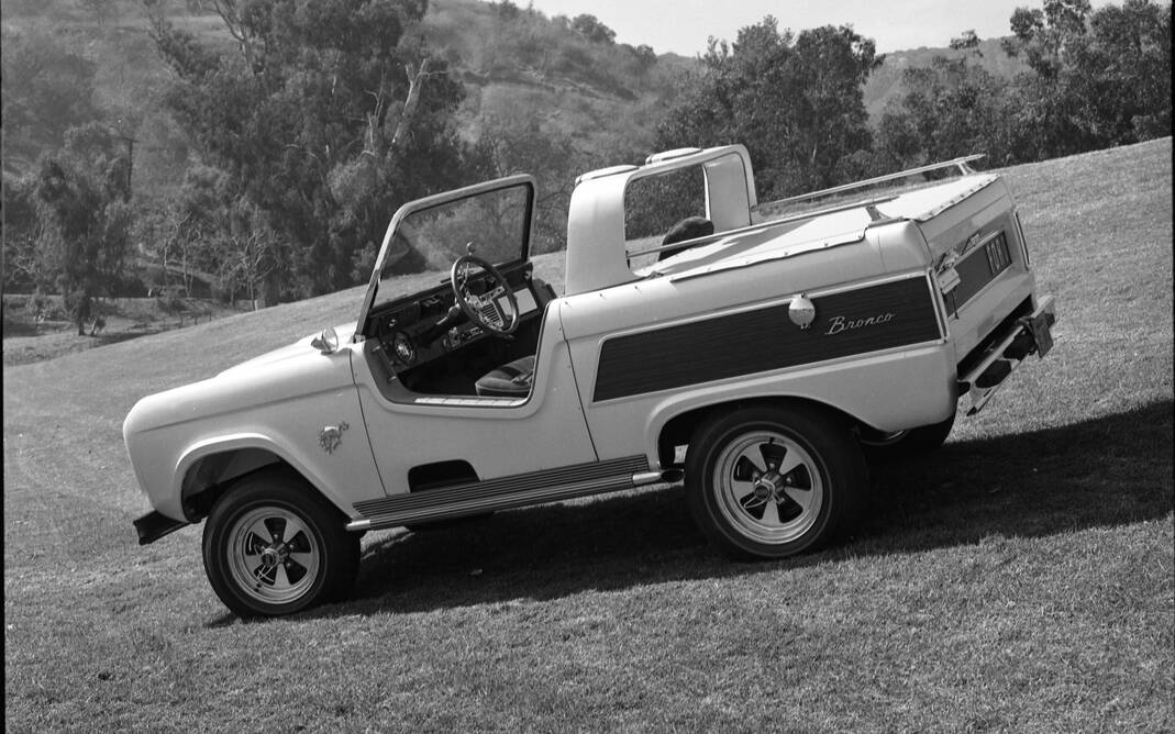 <p>Ford Bronco Dune Duster 1966</p>