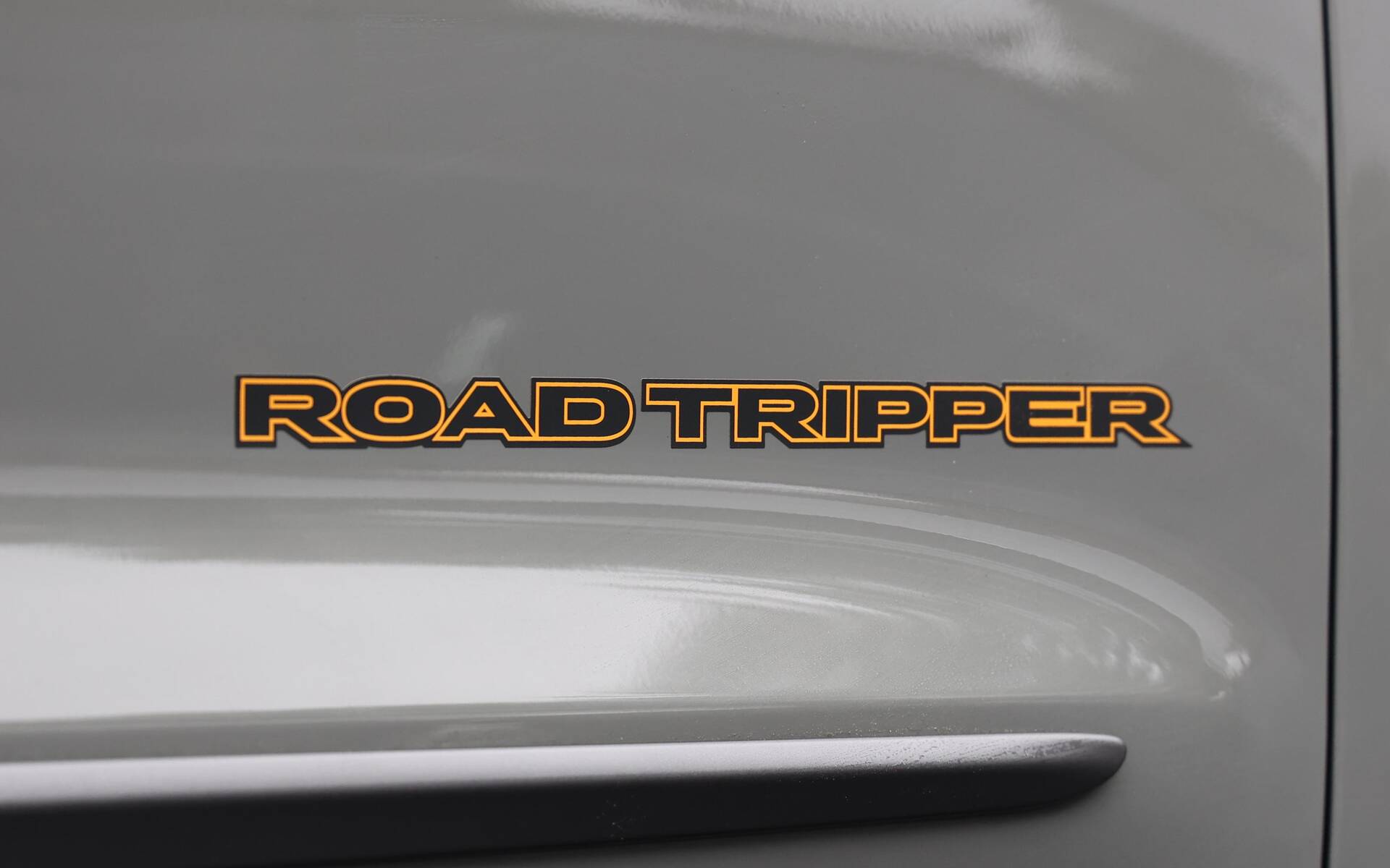 <p>Chrysler Pacifica Touring-L Road Tripper 2023</p>