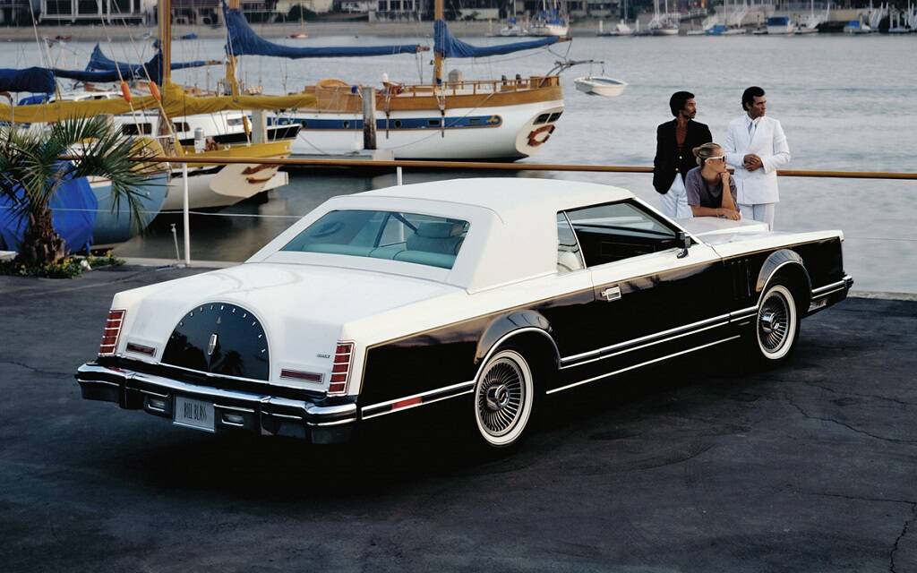 <p>Lincoln Continental Mark V Édition Bill Blass 1979</p>