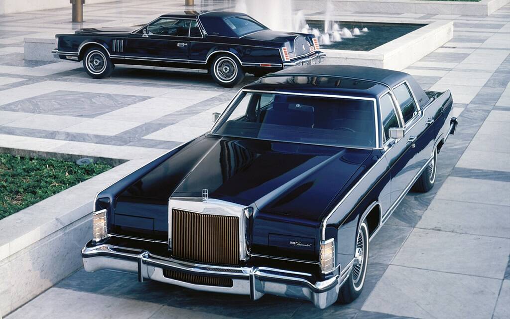 <p>Lincoln Continental et Continental Mark V Collector's Series 1979</p>