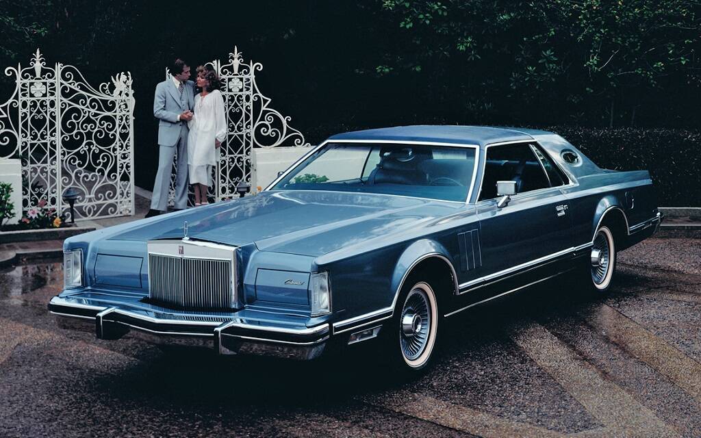 <p>Lincoln Continental Mark V Édition Givenchy 1979</p>