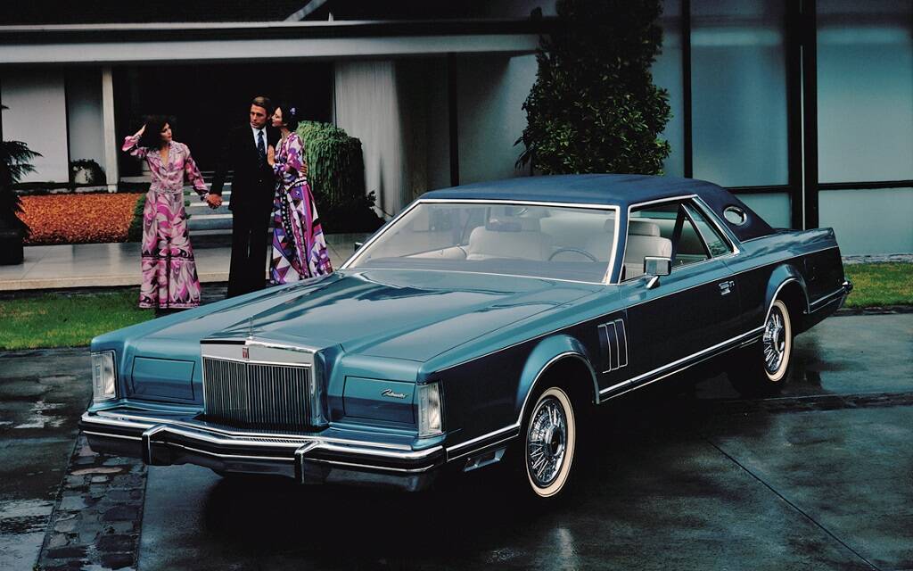<p>Lincoln Continental Mark V Édition Pucci 1979</p>