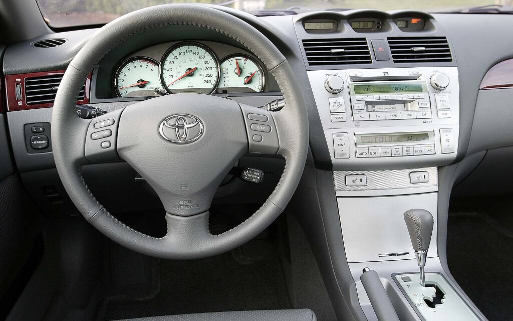 <p>Toyota Camry Solara 2004</p>