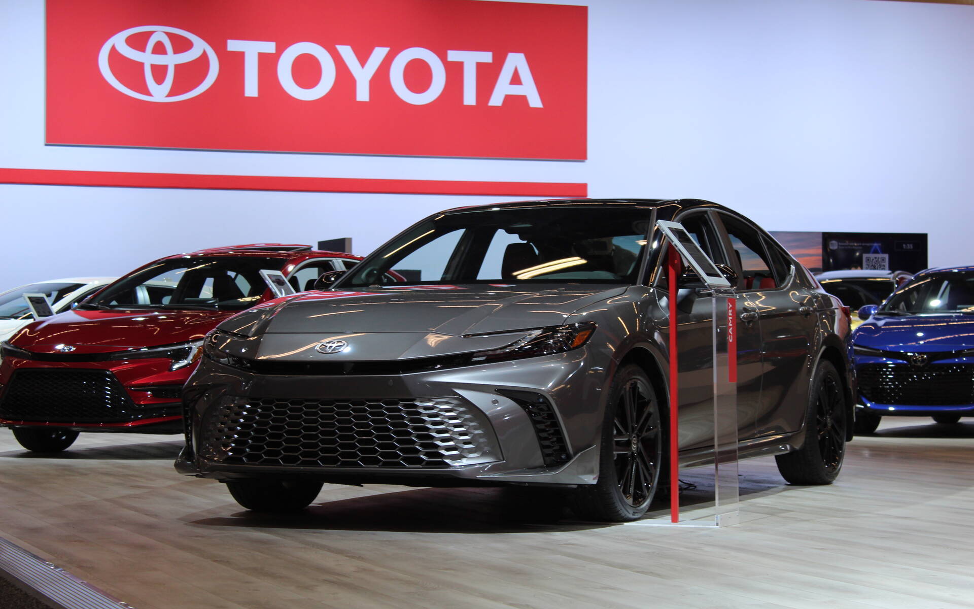 De la Camry au Tacoma, les hybrides de Toyota sont en vedette à Montréal 604686-de-la-camry-au-tacoma-les-hybrides-de-toyota-sont-en-vedette-a-montreal