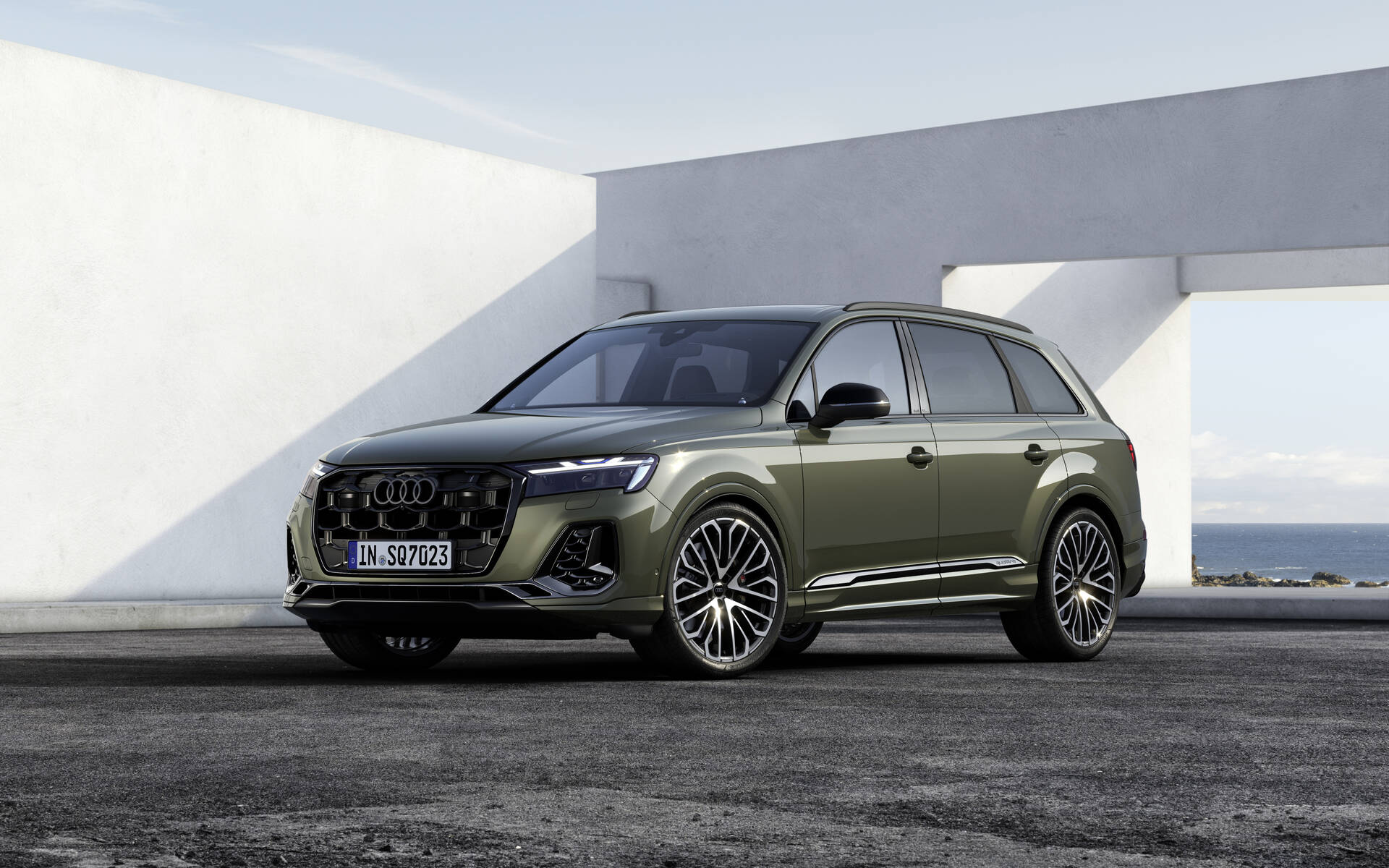 <p>Audi SQ7</p>