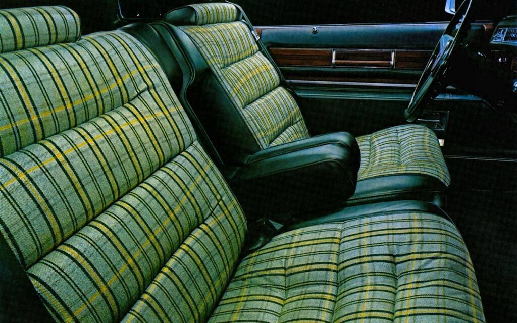 <p>Cadillac De Ville 1976</p>