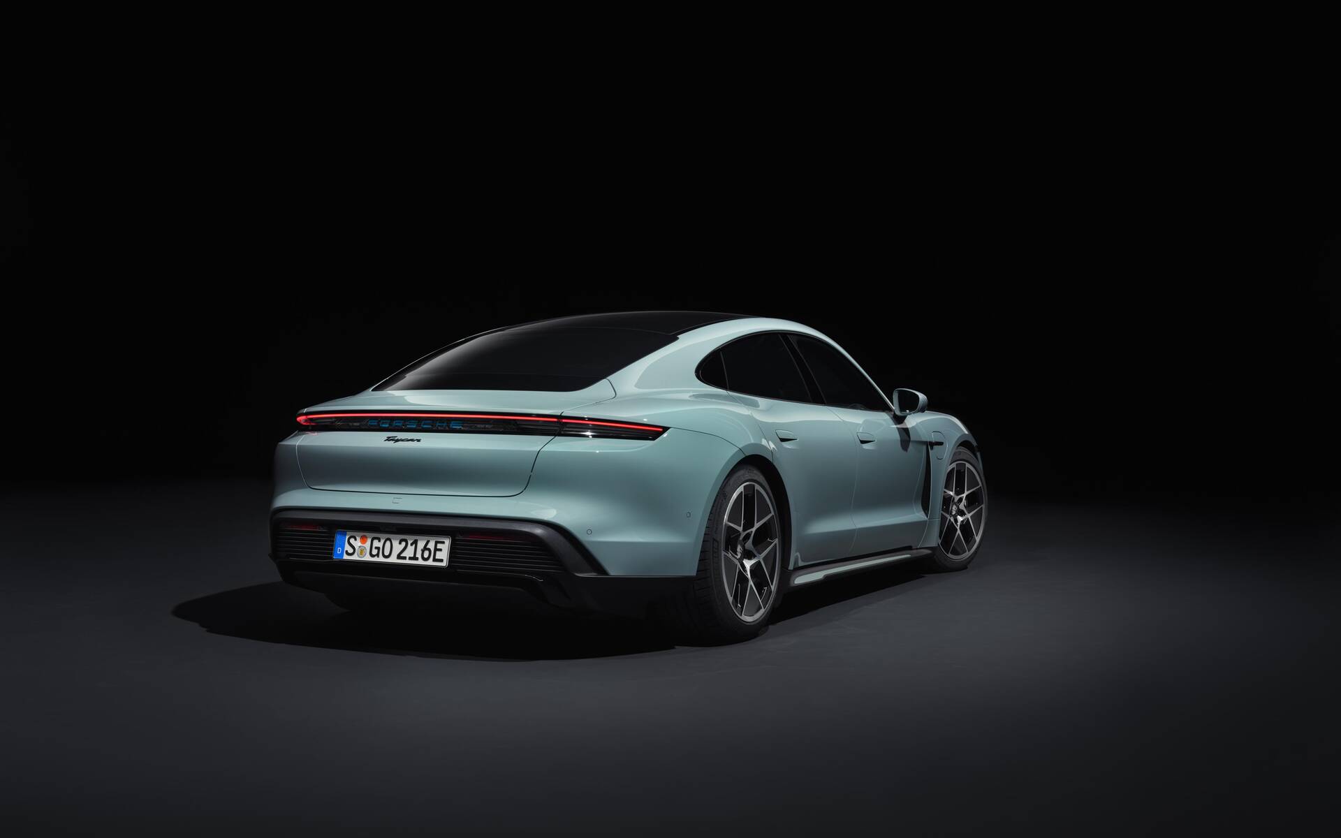 Porsche Taycan 2025 : plus d'autonomie et de performance 606802-porsche-taycan-2025-plus-d-autonomie-et-de-performance