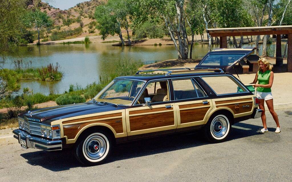 <p>Chrysler LeBaron Town &amp; Country 1979</p>