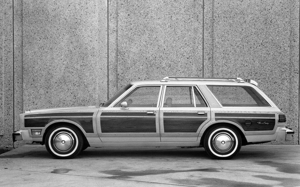 <p>Chrysler LeBaron Town &amp; Country 1980</p>