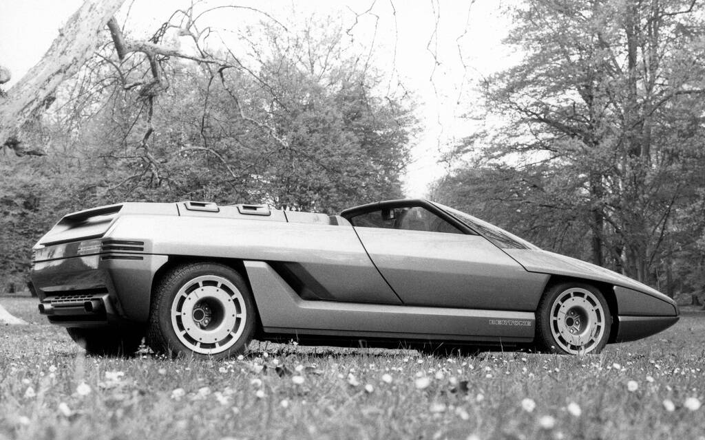 <p>Lamborghini Athon 1980 (dessiné par Bertone)</p>