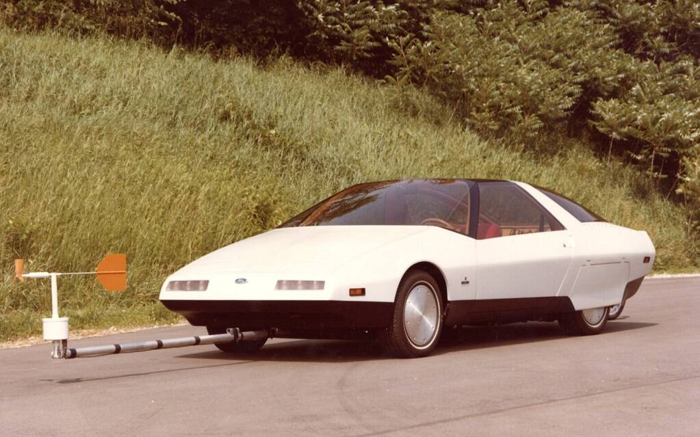 <p>Concept Ford Probe I</p>