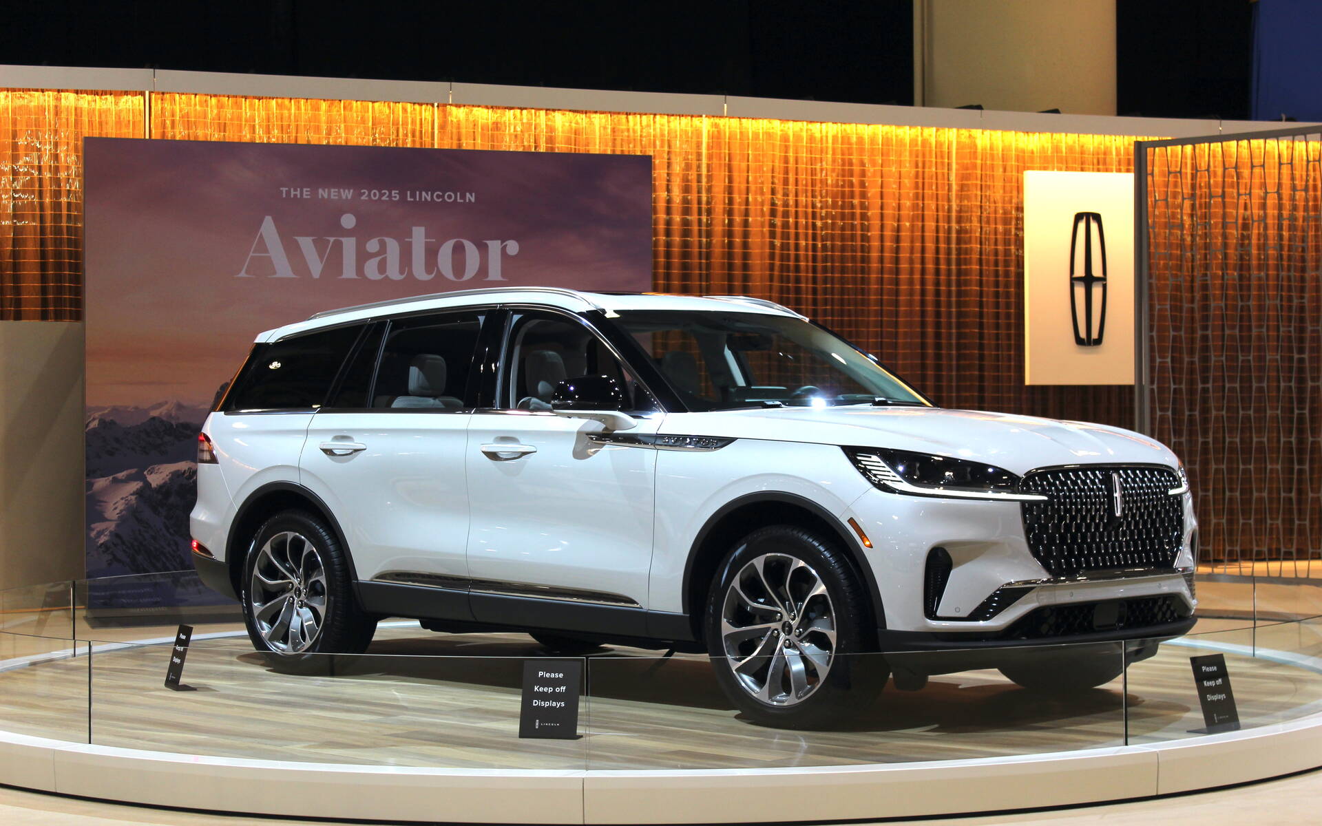 <p>Lincoln Aviator 2025</p>