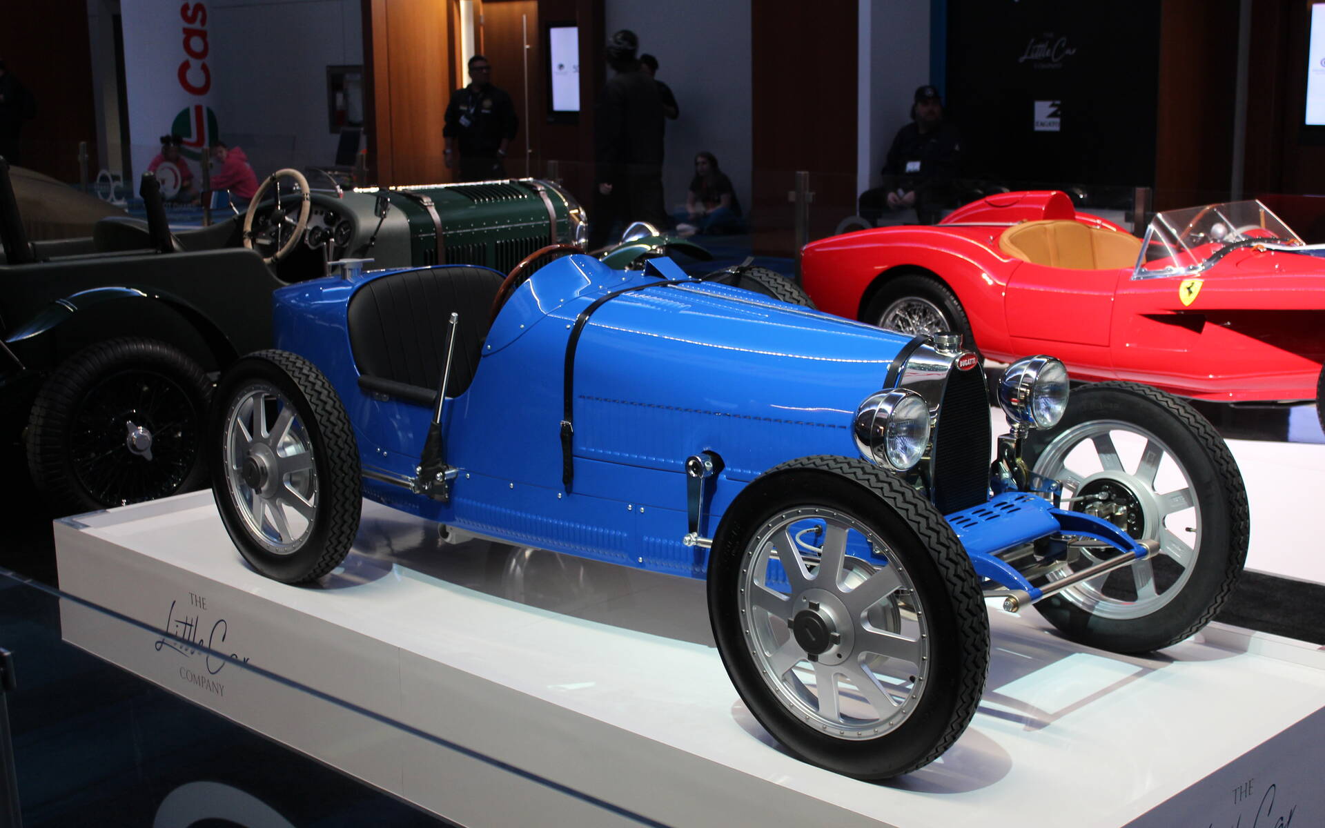 <p>Ou encore cette Bugatti...</p>