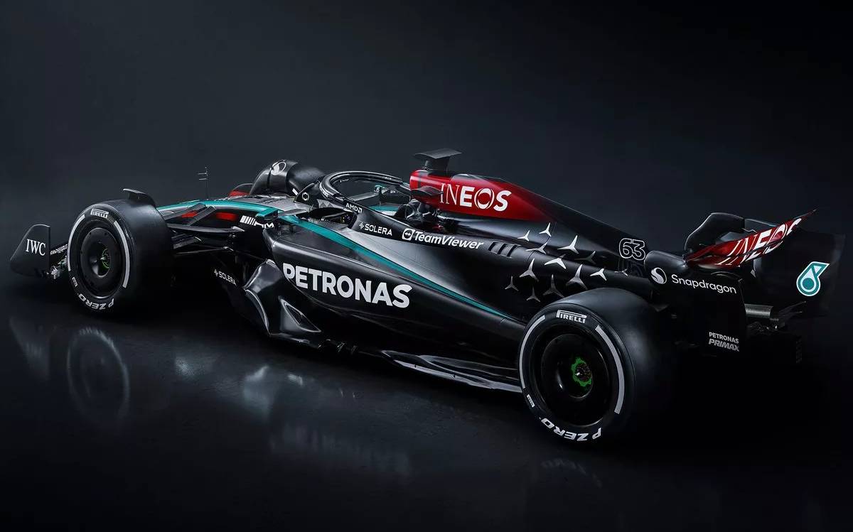 <p>Mercedes W15</p>