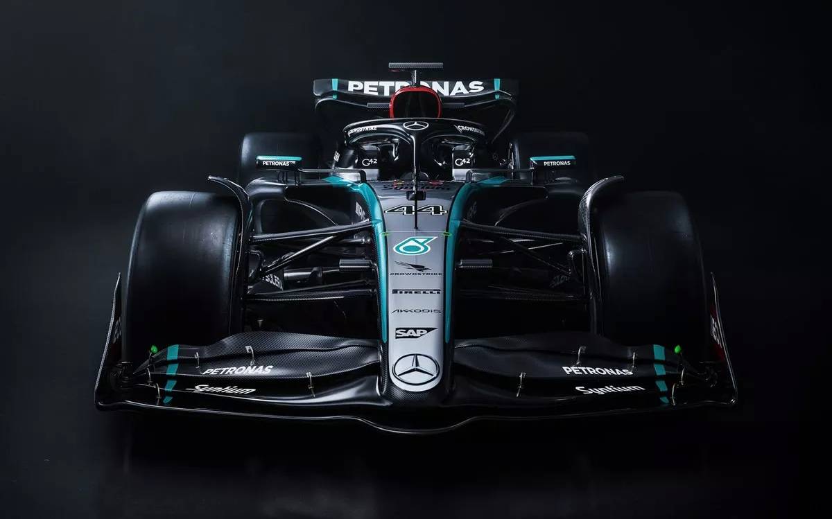 <p>Mercedes W15</p>